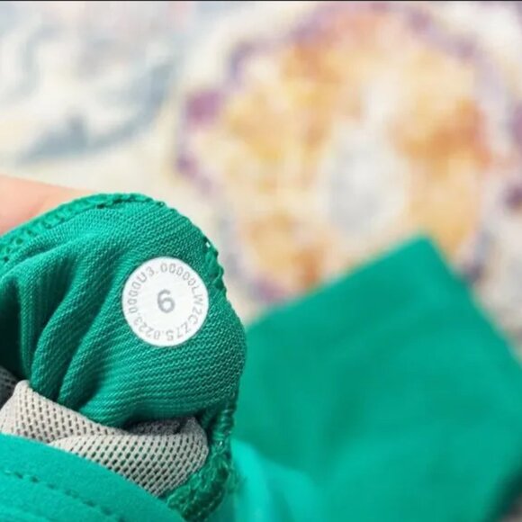 Lululemon Kelly Green Bra Set - Picture 2 of 7